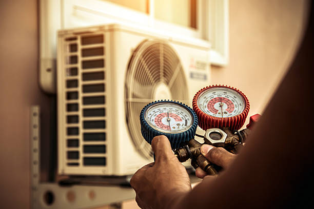 Professional Hvac technician working in Grandview, IL